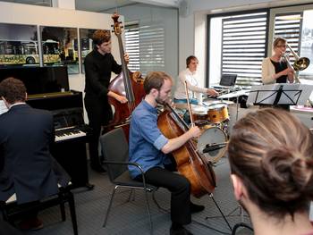 Foto des stART.up-Jahrgangs 2015/16