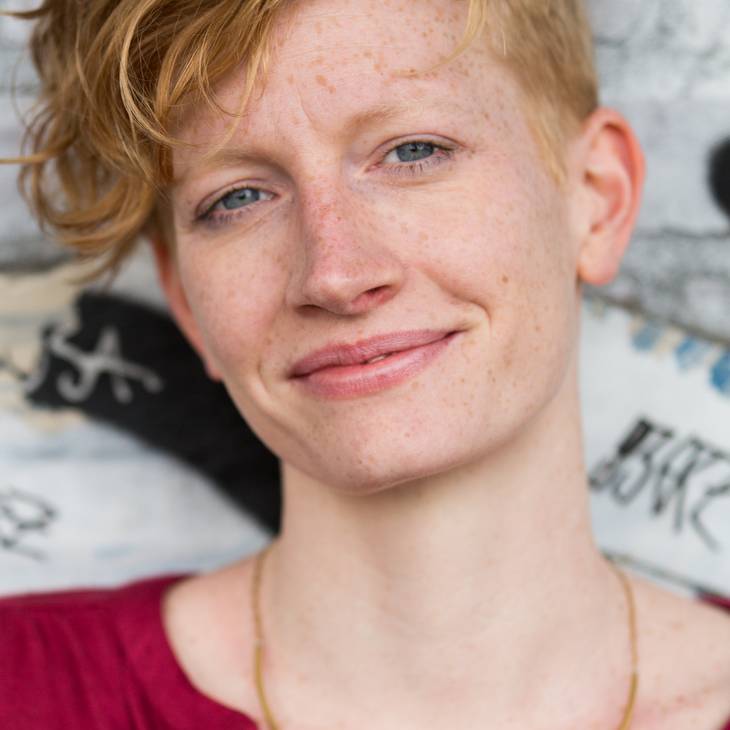 Porträt der Regisseurin Alicia Geugelin