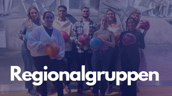 Foto einer Gruppe junger Leute mit Bowlingkugeln. Darauf ein blaues Overlay mit dem Text: Regionalgruppen.